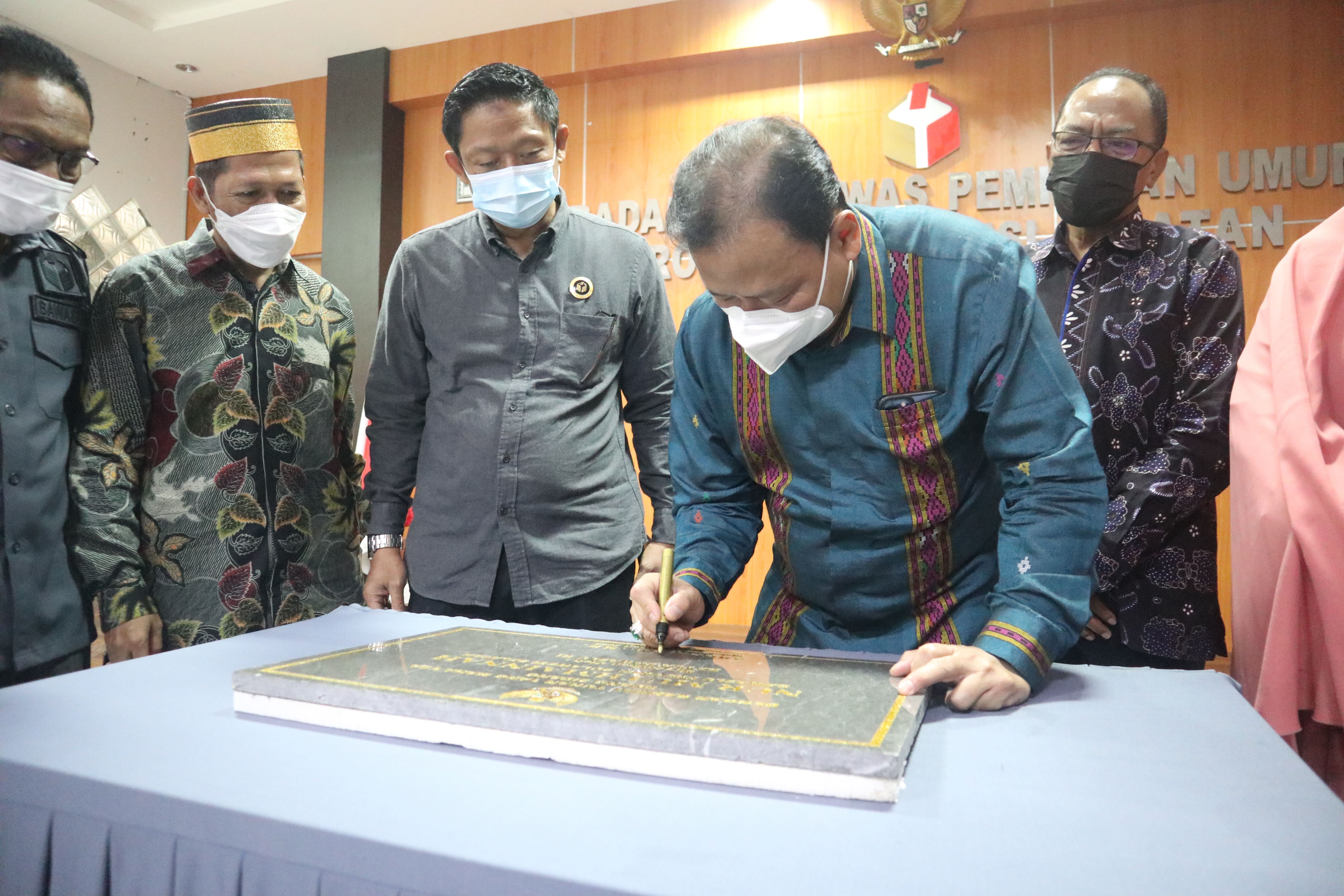 Ketua Bawaslu Resmikan Ruang Sidang Nur Mutmainnah" Bawaslu Sulsel"
