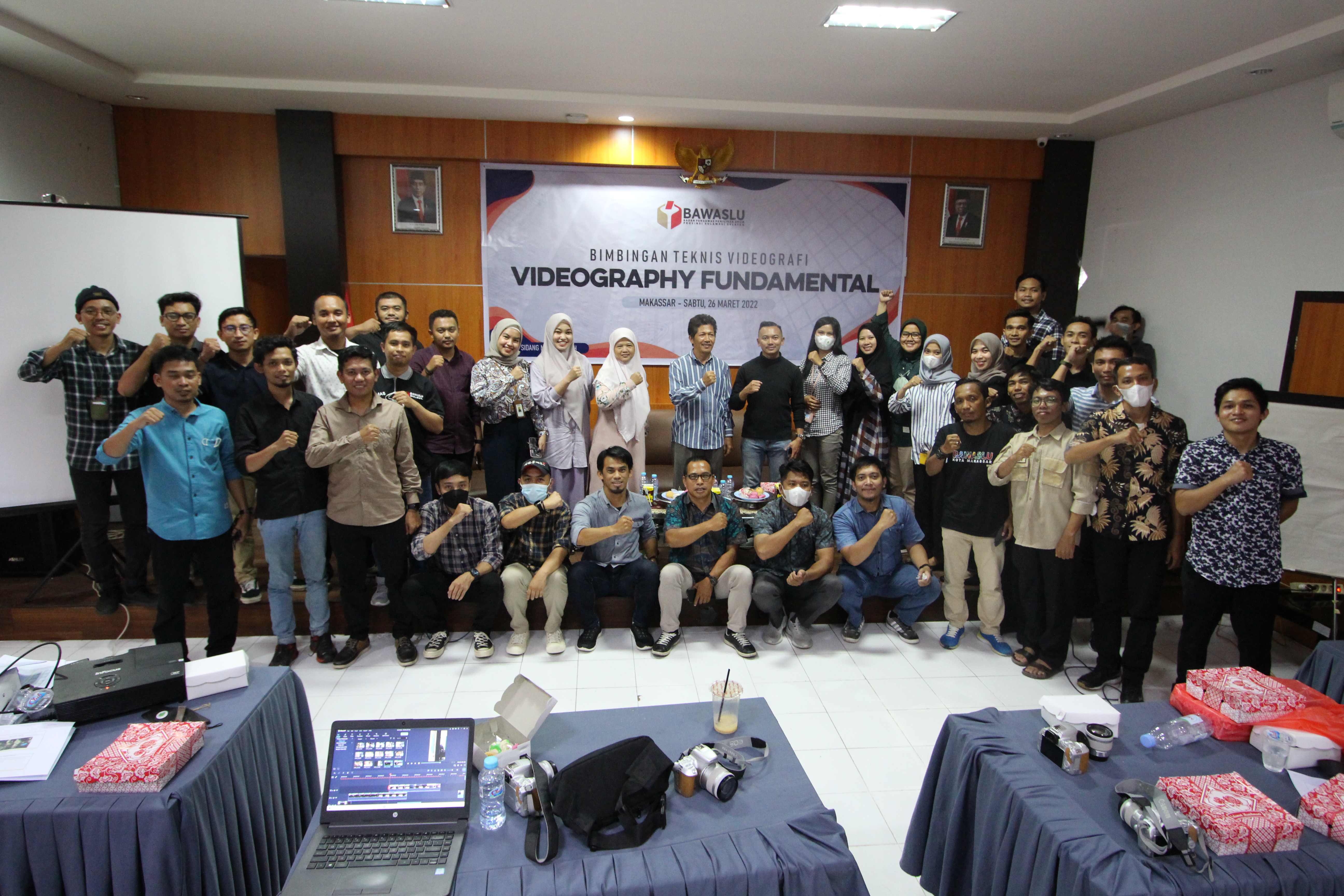Maksimalkan Kinerja Kehumasan, Bawaslu Sidrap hadiri Bimtek Videography Fundamental