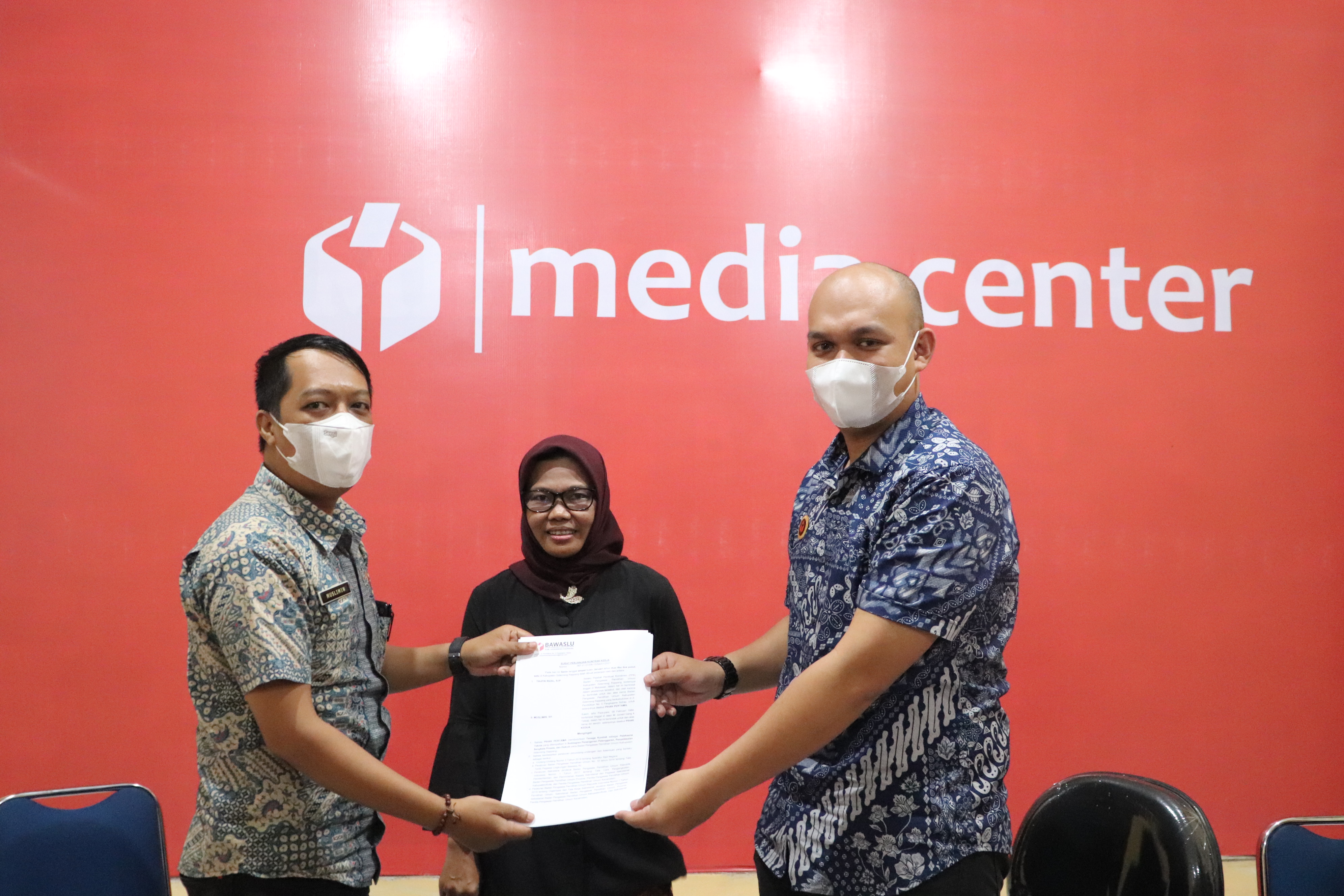 Penandatanganan Kontrak Kerja, Taufik Rizal : Jaga nama baik Lembaga.