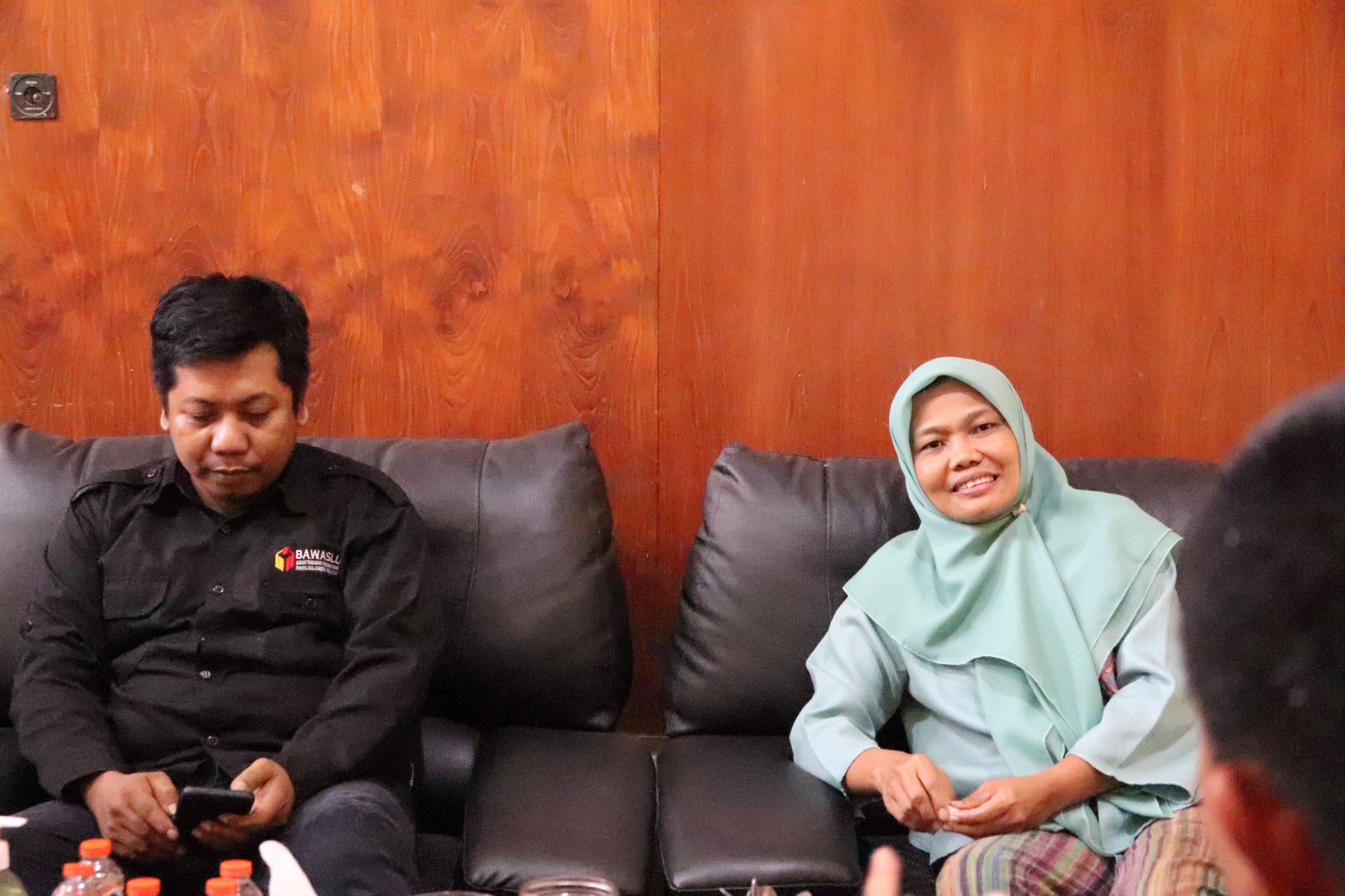 Ketua DPC Partai PPP Sidrap Berkunjung Kekantor Bawaslu Sidrap, Serahkan SK kepengurusan