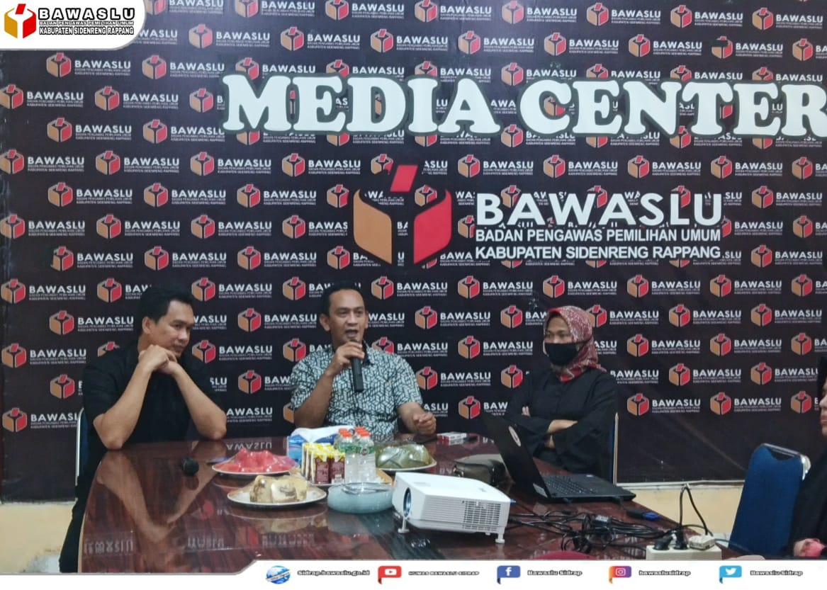 DEMI MENINGKATKAN KAPASITAS SDM STAF, BAWASLU SIDRAP GELAR PELATIHAN