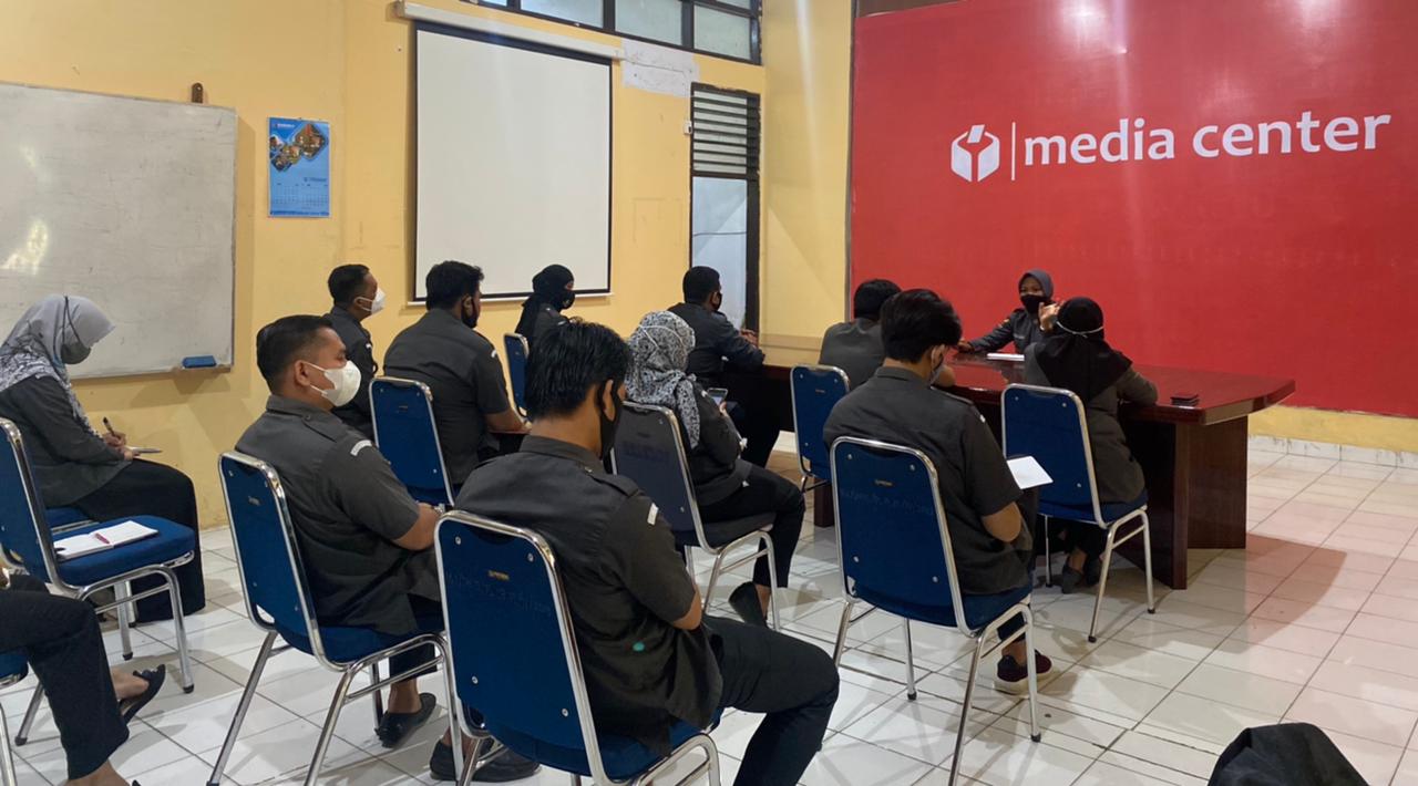 Rapat bersama PPNPN Bawaslu Sidrap. Asmawati Salam : Tetap jaga Kekompakan.