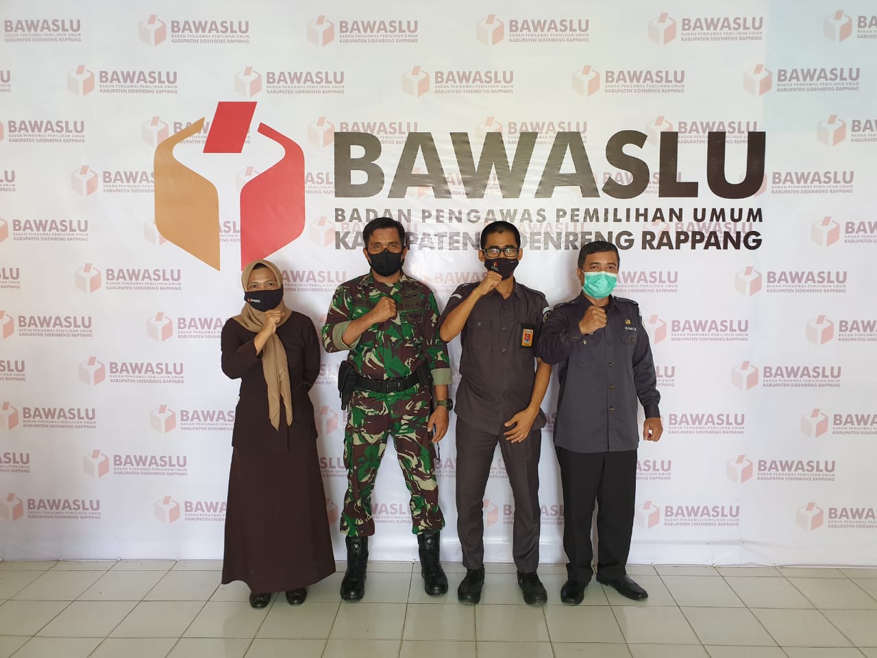 Kunjungan Danramil Watang Pulu di kantor Bawaslu Kabupaten Sidrap