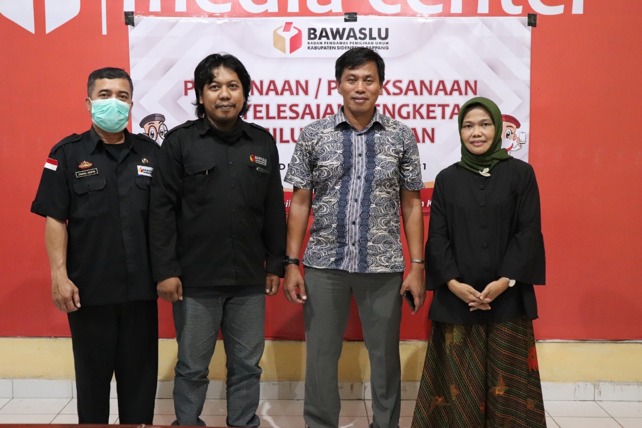 Hadir dalam Kegiatan Pembinaan/Pelaksanaan Penyelesaian Sengketa Pemilu/Pemilihan di Bawaslu Sidrap. Ini Penyampaian Asradi.