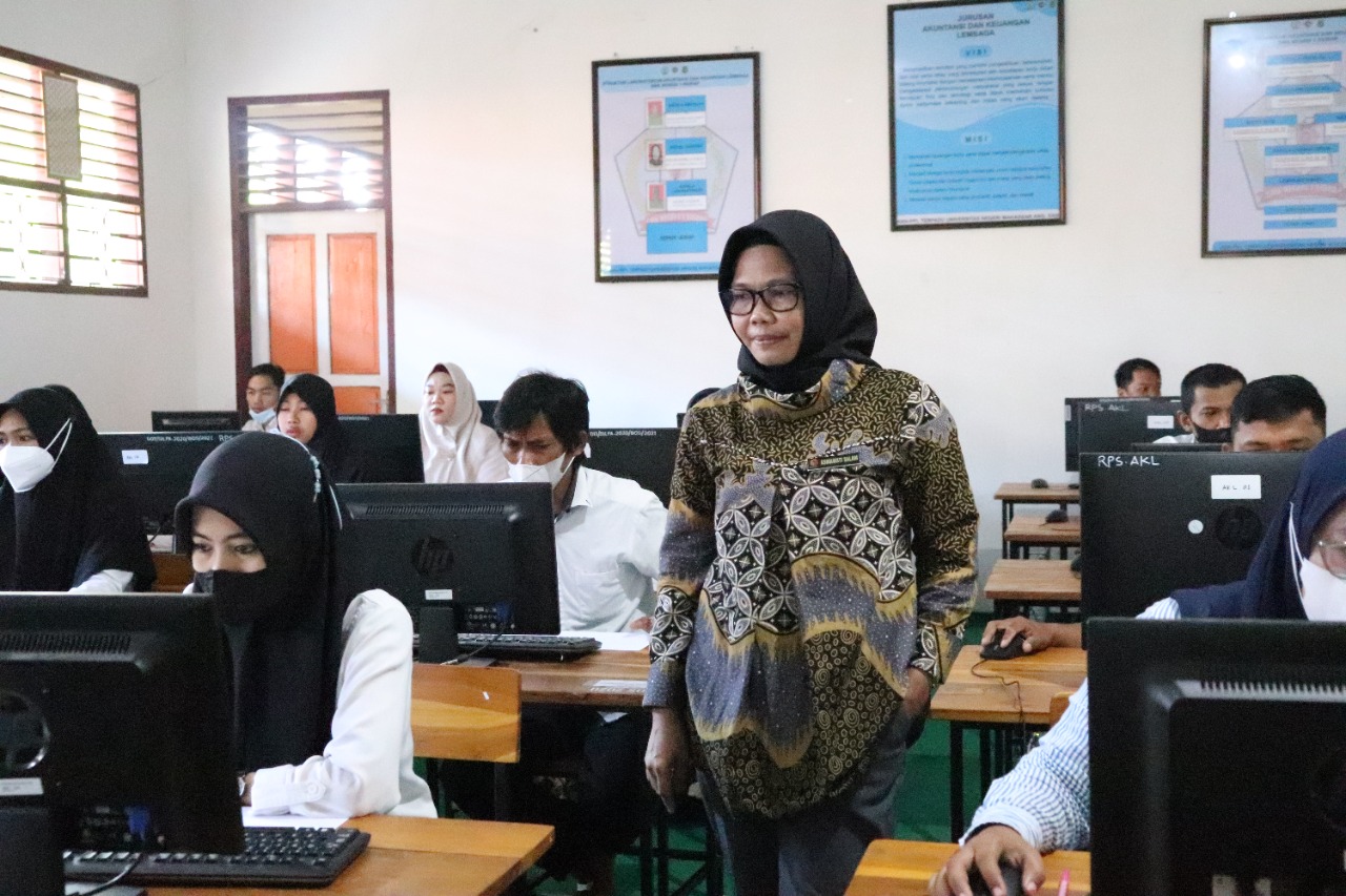 Computer Assisted Tes (CAT) Online dilaksanakan Bawaslu Kabupaten Sidenreng Rappang dalam Rangka Perekrutan Panwaslu Kecamatan