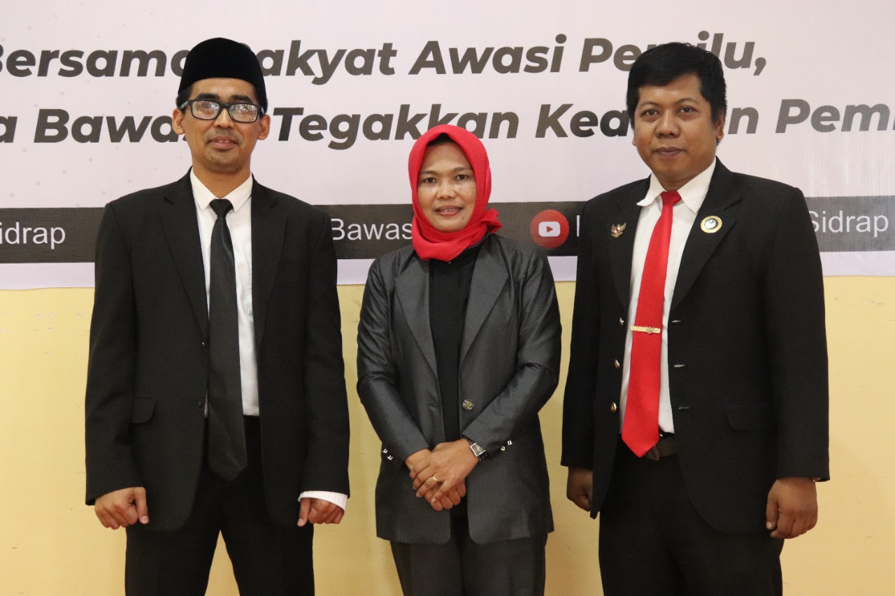 Bawaslu Kabupaten Sidenreng Rappang Resmi Melantik 33 Anggota Panwaslu Kecamatan Se-Kabupaten Sidenreng Rappang