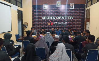 Demi meningkatkan SDM Staf tentang Proses Penanganan Penyelesaian Sengketa Pemilu/Pemilihan, Bawaslu Sidrap hadirkan Kordiv  Penyelesaian Sengketa Bawaslu Sul-sel.