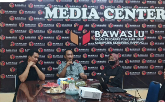 DEMI MENINGKATKAN KAPASITAS SDM STAF, BAWASLU SIDRAP GELAR PELATIHAN