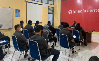 Rapat bersama PPNPN Bawaslu Sidrap. Asmawati Salam : Tetap jaga Kekompakan.